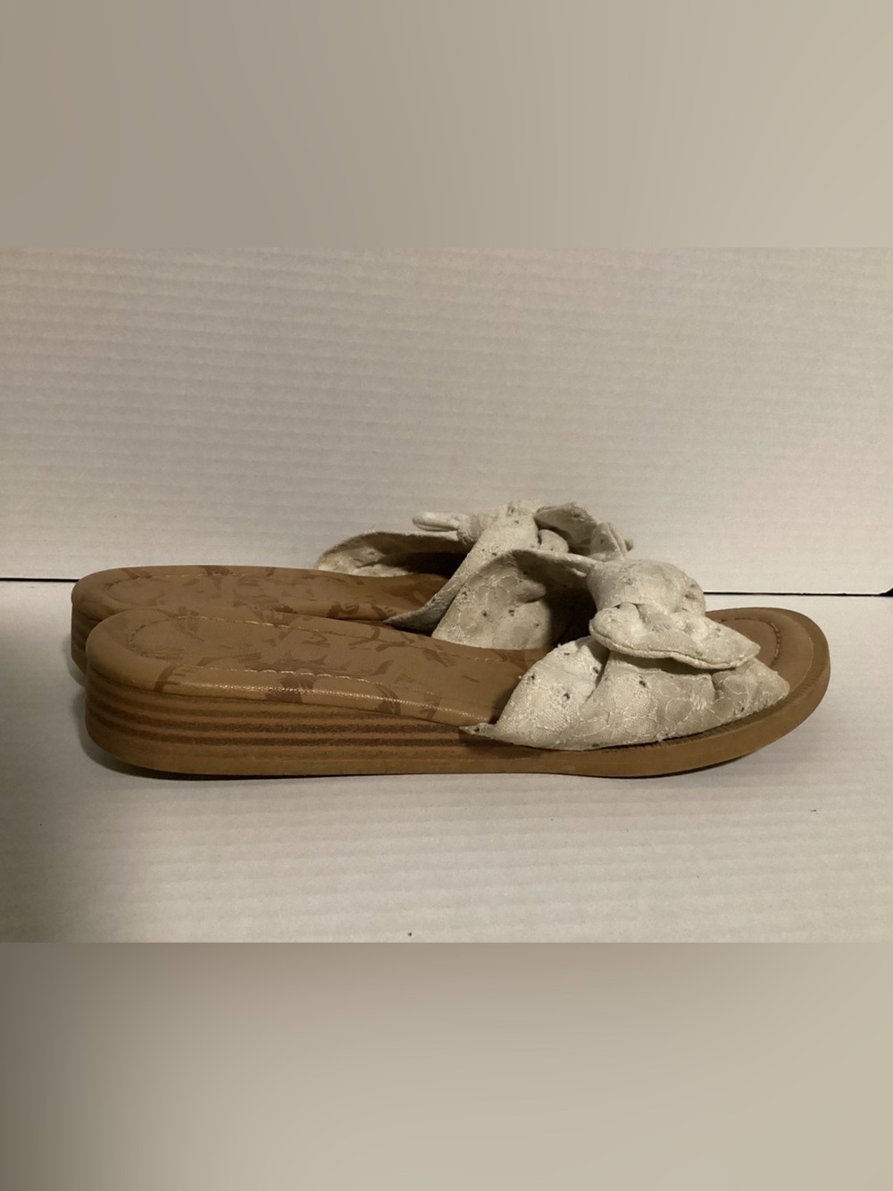 Blowfish Cream Knot-Top Slide Sandals Size 8 - Picture 4 of 9